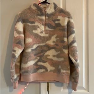 😍Sherpa pink camo cropped zip up 😍